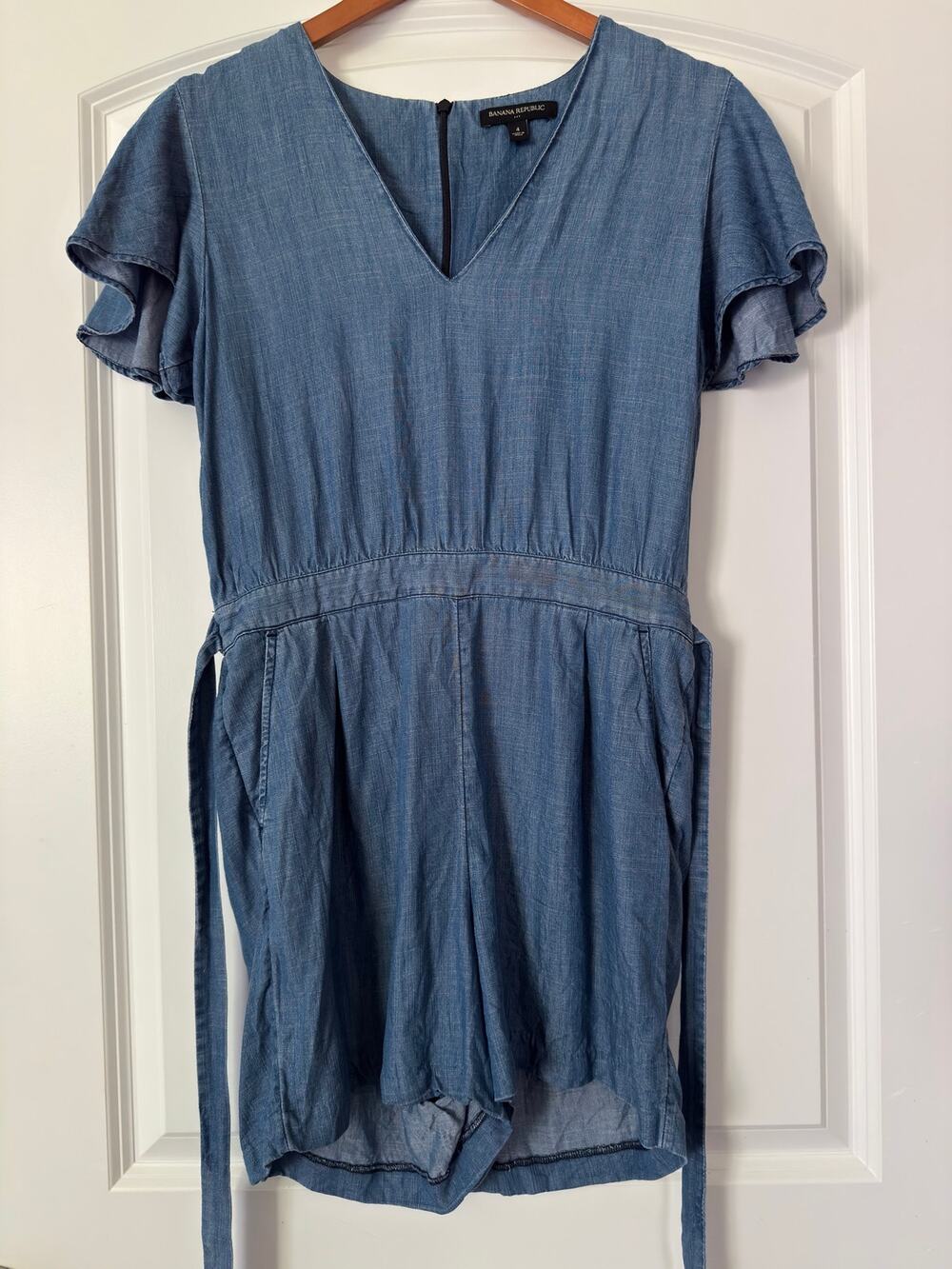 Banana Republic Chambray Short Romper Blue Flutter Sleeve V-Neck Tie Waist 4